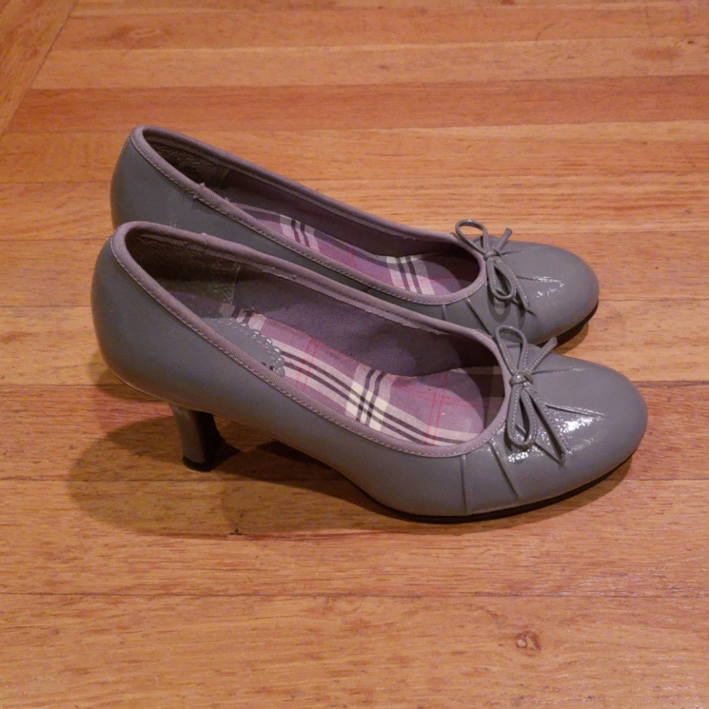 NWOT: CL by Laundry heels